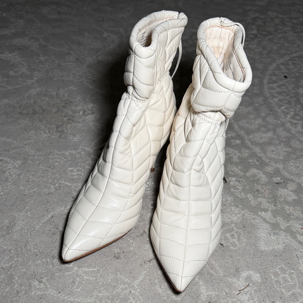NWOT Vince Camuto Quilted White Ankle Boots size 8